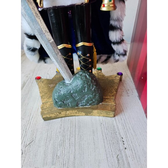 Bombay 18" King arthur camelot nutcracker Xmas sword soldier centerpiece - Picture 4 of 13